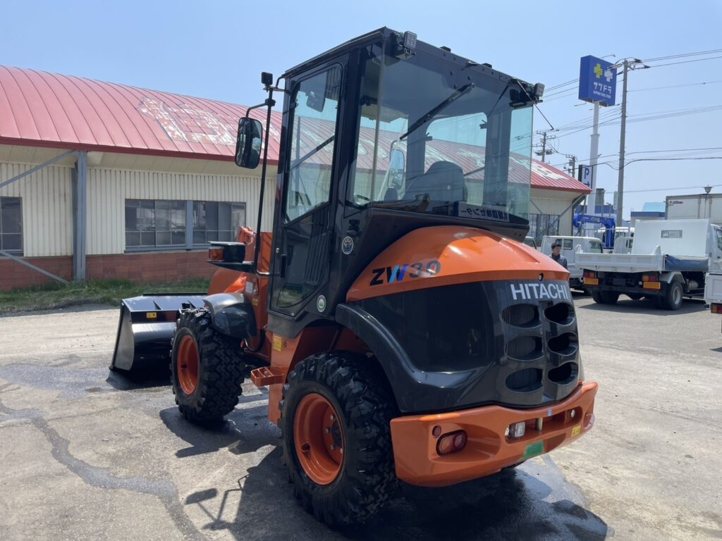 令和6年　日立　ZW30-5B　0.4㎥　バケット幅169cm　使用時間5HR‼　スノータイヤ　ダブルヒーター