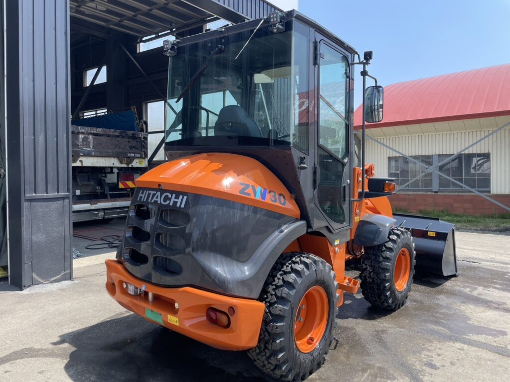 令和6年　日立　ZW30-5B　0.4㎥　バケット幅169cm　使用時間5HR‼　スノータイヤ　ダブルヒーター