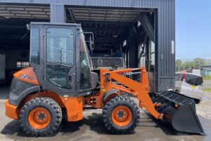 サムネイル: 令和6年　日立　ZW30-5B　0.4㎥　バケット幅169cm　使用時間5HR‼　スノータイヤ　ダブルヒーター