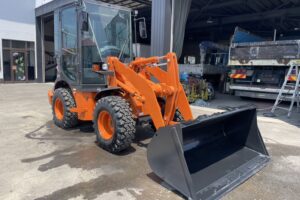 サムネイル: 令和6年　日立　ZW30-5B　0.4㎥　バケット幅169cm　使用時間5HR‼　スノータイヤ　ダブルヒーター