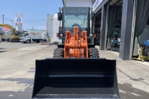 サムネイル: 令和6年　日立　ZW30-5B　0.4㎥　バケット幅169cm　使用時間5HR‼　スノータイヤ　ダブルヒーター