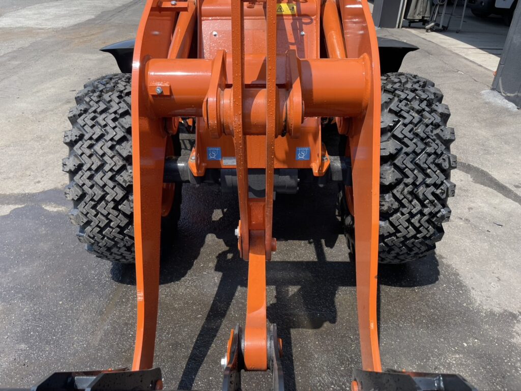 令和6年　日立　ZW30-5B　0.4㎥　バケット幅169cm　使用時間5HR‼　スノータイヤ　ダブルヒーター