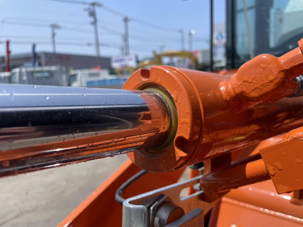 令和6年　日立　ZW30-5B　0.4㎥　バケット幅169cm　使用時間5HR‼　スノータイヤ　ダブルヒーター