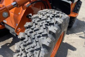 サムネイル: 令和6年　日立　ZW30-5B　0.4㎥　バケット幅169cm　使用時間5HR‼　スノータイヤ　ダブルヒーター