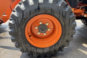 サムネイル: 令和6年　日立　ZW30-5B　0.4㎥　バケット幅169cm　使用時間5HR‼　スノータイヤ　ダブルヒーター