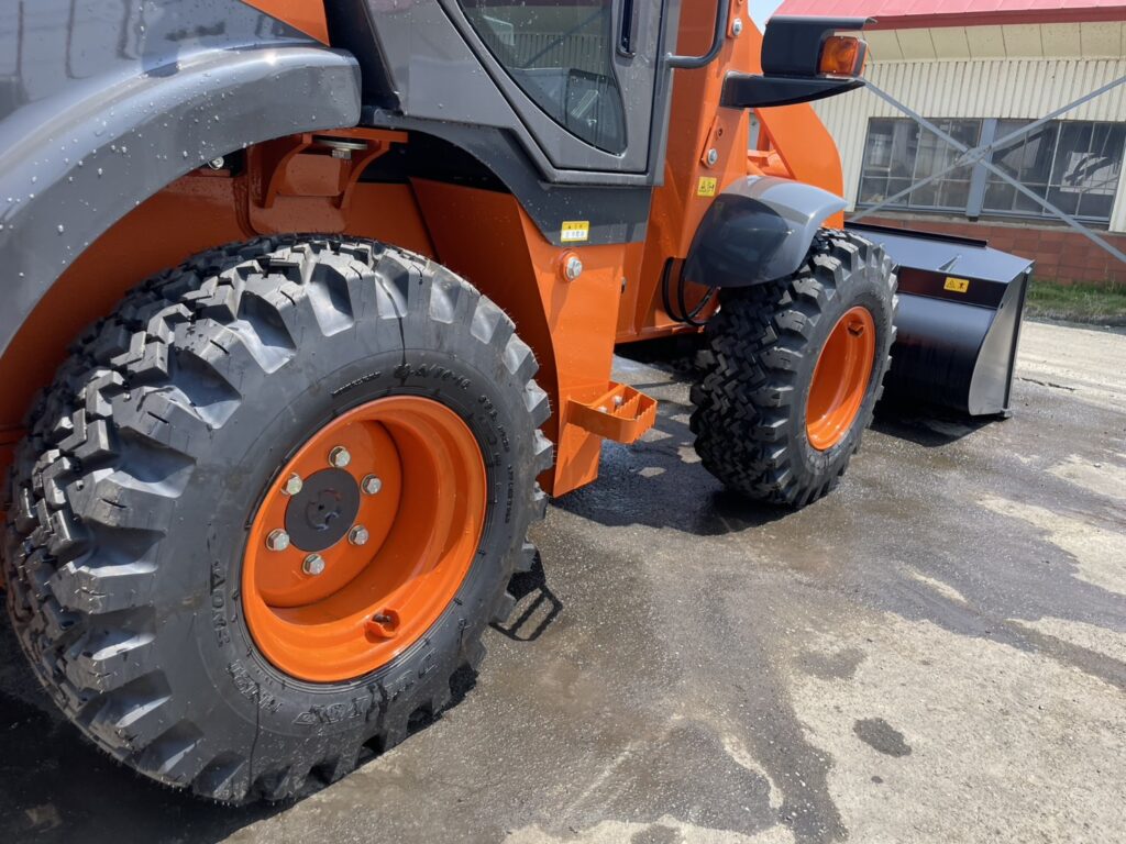 令和6年　日立　ZW30-5B　0.4㎥　バケット幅169cm　使用時間5HR‼　スノータイヤ　ダブルヒーター