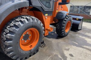 サムネイル: 令和6年　日立　ZW30-5B　0.4㎥　バケット幅169cm　使用時間5HR‼　スノータイヤ　ダブルヒーター