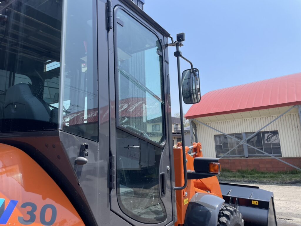 令和6年　日立　ZW30-5B　0.4㎥　バケット幅169cm　使用時間5HR‼　スノータイヤ　ダブルヒーター