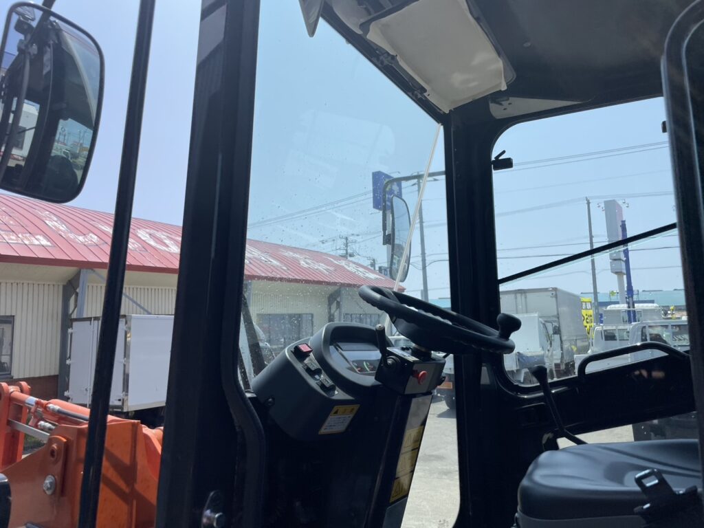 令和6年　日立　ZW30-5B　0.4㎥　バケット幅169cm　使用時間5HR‼　スノータイヤ　ダブルヒーター