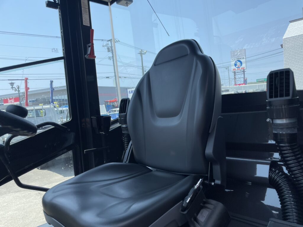 令和6年　日立　ZW30-5B　0.4㎥　バケット幅169cm　使用時間5HR‼　スノータイヤ　ダブルヒーター