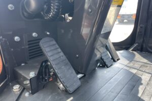 サムネイル: 令和6年　日立　ZW30-5B　0.4㎥　バケット幅169cm　使用時間5HR‼　スノータイヤ　ダブルヒーター