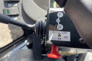 サムネイル: 令和6年　日立　ZW30-5B　0.4㎥　バケット幅169cm　使用時間5HR‼　スノータイヤ　ダブルヒーター