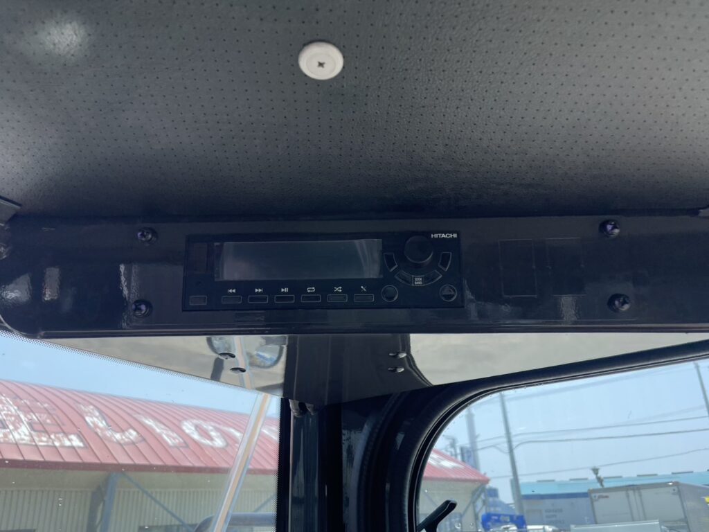 令和6年　日立　ZW30-5B　0.4㎥　バケット幅169cm　使用時間5HR‼　スノータイヤ　ダブルヒーター