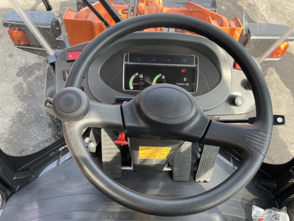 令和6年　日立　ZW30-5B　0.4㎥　バケット幅169cm　使用時間16時間　スノータイヤ　ダブルヒーター