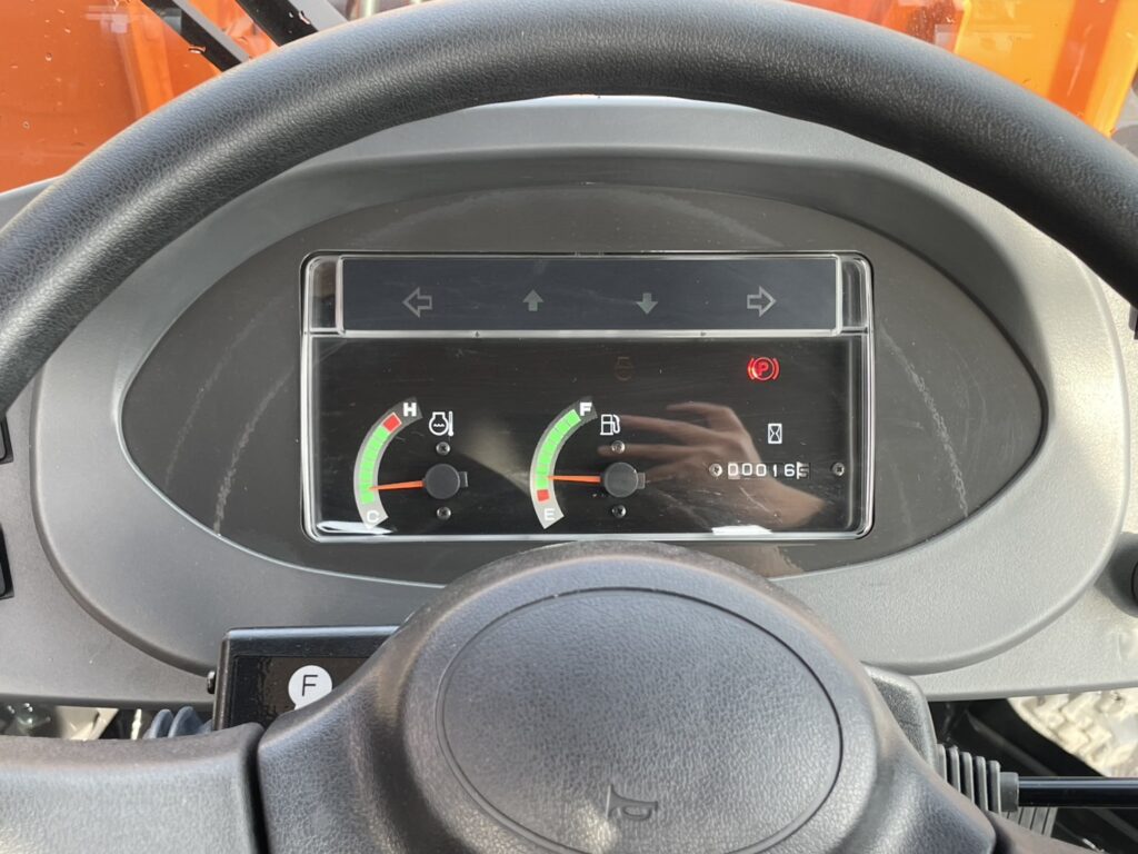 令和6年　日立　ZW30-5B　0.4㎥　バケット幅169cm　使用時間16時間　スノータイヤ　ダブルヒーター