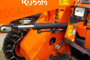 サムネイル: 令和2年　クボタ　ホイールローダー　R430M　★0.4立米★タイヤチェーン４本★使用時間約600HR★
