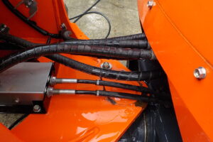 サムネイル: 令和2年　クボタ　ホイールローダー　R430M　★0.4立米★タイヤチェーン４本★使用時間約600HR★