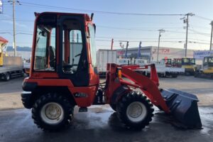 サムネイル: 平成18年　クボタR420D　0.4㎥　バケット幅158cm　盗難防止装置付き　使用時間1970HR