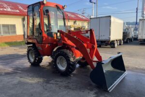 サムネイル: 平成18年　クボタR420D　0.4㎥　バケット幅158cm　盗難防止装置付き　使用時間1970HR