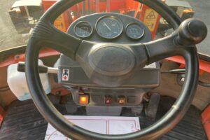 サムネイル: 平成18年　クボタR420D　0.4㎥　バケット幅158cm　盗難防止装置付き　使用時間1970HR