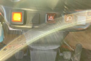 サムネイル: 平成18年　クボタR420D　0.4㎥　バケット幅158cm　盗難防止装置付き　使用時間1970HR