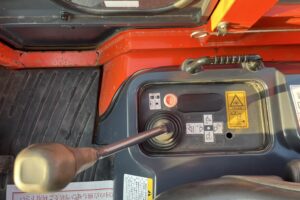 サムネイル: 平成18年　クボタR420D　0.4㎥　バケット幅158cm　盗難防止装置付き　使用時間1970HR