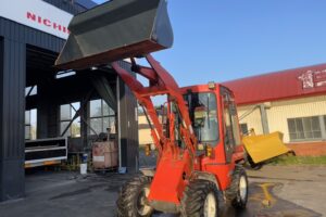 サムネイル: 平成18年　クボタR420D　0.4㎥　バケット幅158cm　盗難防止装置付き　使用時間1970HR