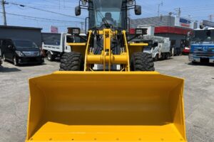 サムネイル: 平成25年　コマツ　WA100-6　1.3立米　スノースパイクタイヤ★全塗装済！★（車検令和9年4月）