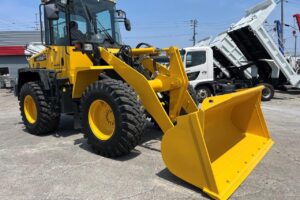 サムネイル: 平成25年　コマツ　WA100-6　1.3立米　スノースパイクタイヤ★全塗装済！★（車検令和9年4月）