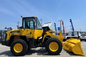 サムネイル: 平成25年　コマツ　WA100-6　1.3立米　スノースパイクタイヤ★全塗装済！★（車検令和9年4月）