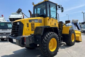 サムネイル: 平成25年　コマツ　WA100-6　1.3立米　スノースパイクタイヤ★全塗装済！★（車検令和9年4月）