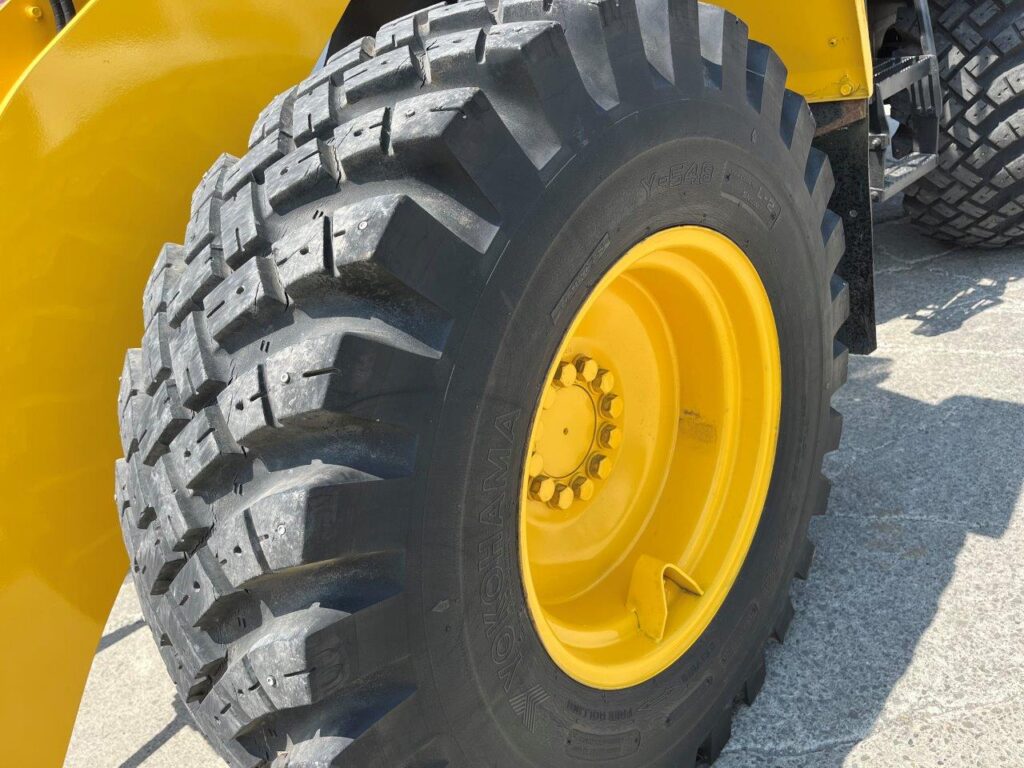 平成25年　コマツ　WA100-6　1.3立米　スノースパイクタイヤ★全塗装済！★（車検令和9年4月）