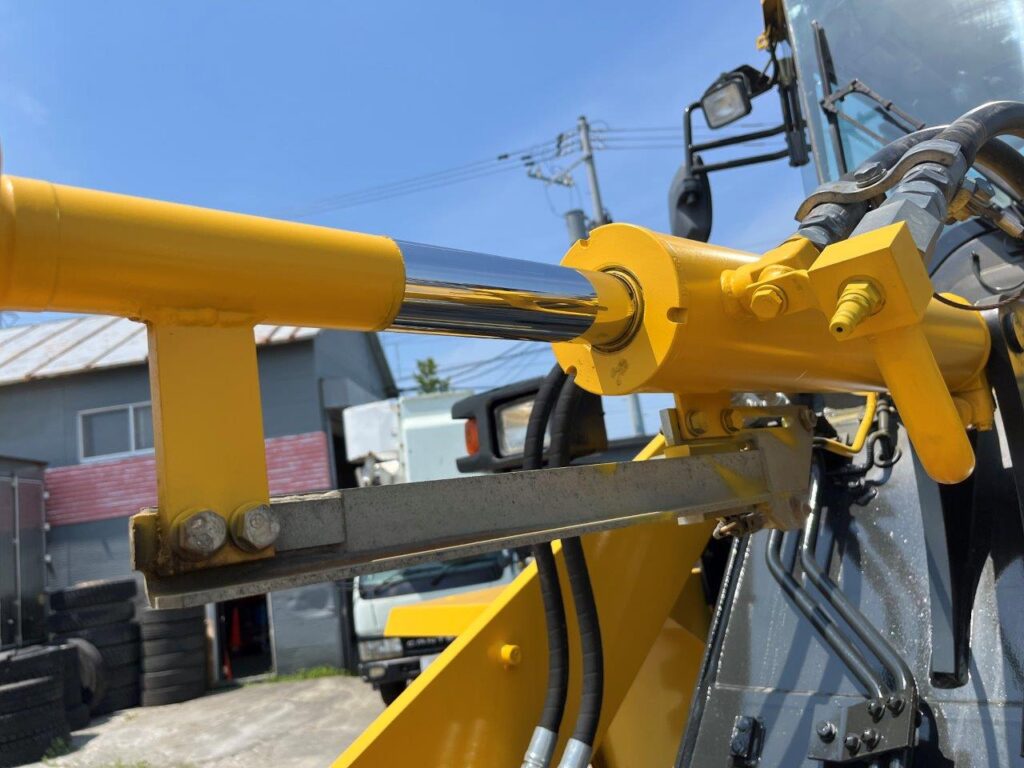 平成25年　コマツ　WA100-6　1.3立米　スノースパイクタイヤ★全塗装済！★（車検令和9年4月）