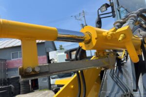 サムネイル: 平成25年　コマツ　WA100-6　1.3立米　スノースパイクタイヤ★全塗装済！★（車検令和9年4月）