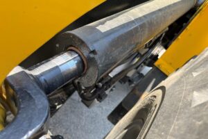 サムネイル: 平成25年　コマツ　WA100-6　1.3立米　スノースパイクタイヤ★全塗装済！★（車検令和9年4月）