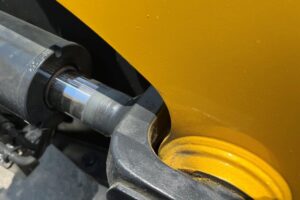 サムネイル: 平成25年　コマツ　WA100-6　1.3立米　スノースパイクタイヤ★全塗装済！★（車検令和9年4月）