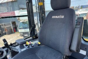 サムネイル: 平成25年　コマツ　WA100-6　1.3立米　スノースパイクタイヤ★全塗装済！★（車検令和9年4月）