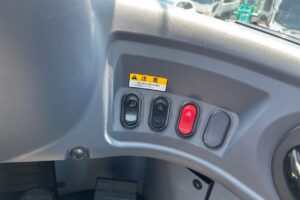 サムネイル: 平成25年　コマツ　WA100-6　1.3立米　スノースパイクタイヤ★全塗装済！★（車検令和9年4月）