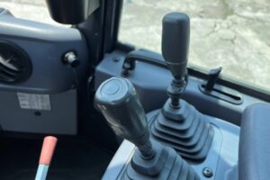 サムネイル: 平成25年　コマツ　WA100-6　1.3立米　スノースパイクタイヤ★全塗装済！★（車検令和9年4月）