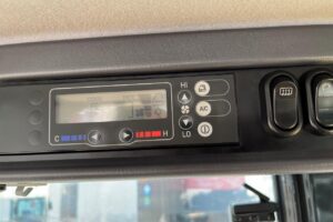サムネイル: 平成25年　コマツ　WA100-6　1.3立米　スノースパイクタイヤ★全塗装済！★（車検令和9年4月）