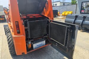 サムネイル: 平成8年　トヨタ　スキッドステアローダー　ジョブサン　3SDK6　0.28㎥
