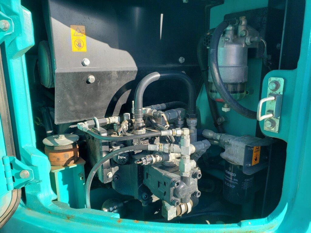 平成30年　コベルコ　SKU80UR-6E　0.28立米　オフセットブーム・クレーン仕様・後方超小旋廻
