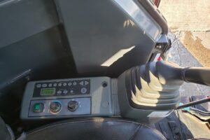 サムネイル: 平成30年　コベルコ　SKU80UR-6E　0.28立米　オフセットブーム・クレーン仕様・後方超小旋廻