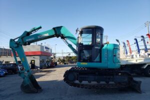 サムネイル: 平成30年　コベルコ　SKU80UR-6E　0.28立米　オフセットブーム・クレーン仕様・後方超小旋廻
