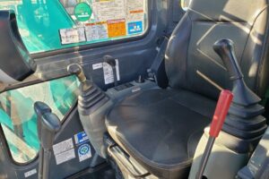 サムネイル: 平成30年　コベルコ　SKU80UR-6E　0.28立米　オフセットブーム・クレーン仕様・後方超小旋廻