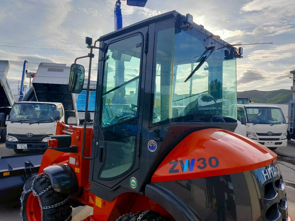 令和6年　日立ホイールローダ　ZW30-5B