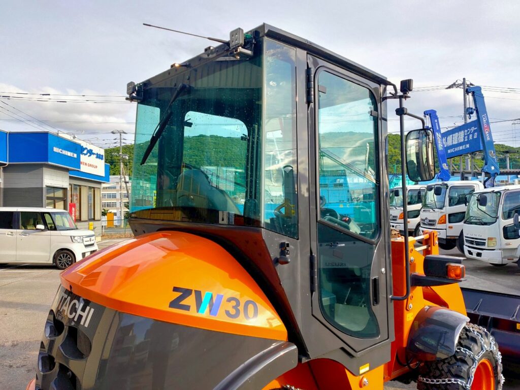 令和6年　日立ホイールローダ　ZW30-5B