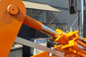 サムネイル: 令和6年　日立　ホイールローダー　ZW30-5B　★0.4立米★タイヤチェーン４本★使用時間約5HR★