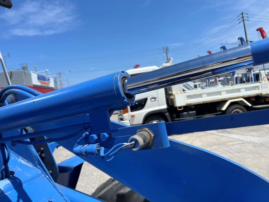 平成11年　日立　LX40-3　0.6立米　リヤタイヤチェーン付