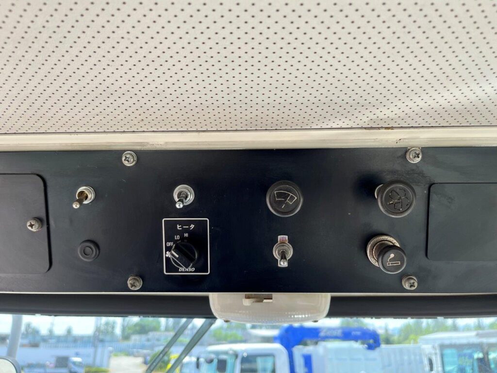 平成11年　日立　LX40-3　0.6立米　リヤタイヤチェーン付